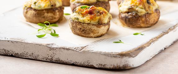Šampinjoni punjeni pestom i parmezanom