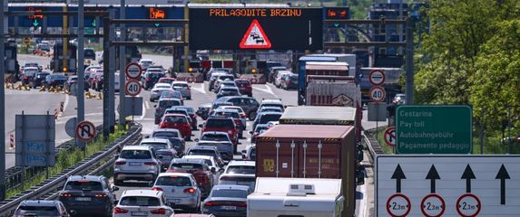 Gužve na naplatnim kućicama Lučko zbog produženog vikenda - 2