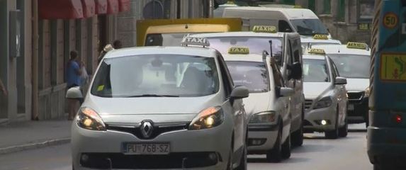 Prosvjed taksista u Puli (Foto: dnevnik.hr)