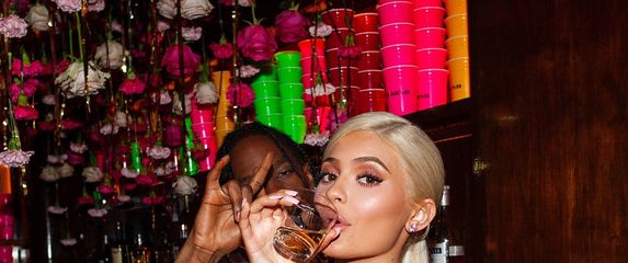Kylie Jenner i Travis Scott (Foto: Instagram)