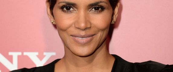 Halle Berry (2003.)