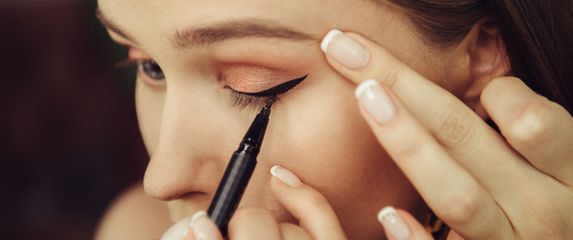 Nanošenje tuša za oči