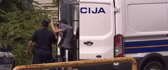 Privođenje osumnjičenih za napad u Uzdolju (Foto: Dnevnik.hr)
