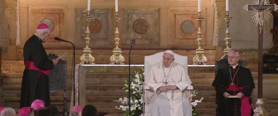 Papa Franjo pred žrtvama svećeničke pedofilije, ilustracija - 5