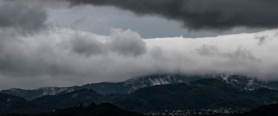 Tmurni oblaci nad Zagrebom - 1