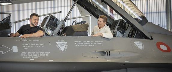 Volodimir Zelenski i F-16