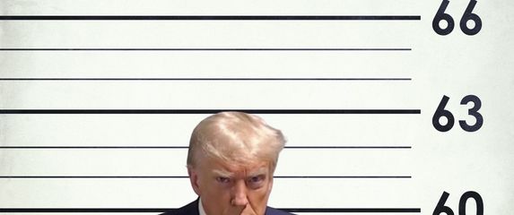 Donald trump u zatvoru na slikanju
