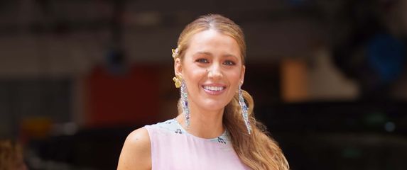 Blake Lively u haljini brenda Dauphinette - 1