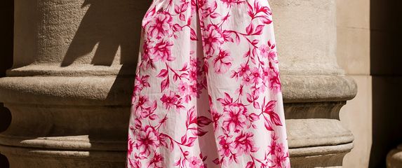 Midi suknja A-kroja nikad ne izlaze iz mode