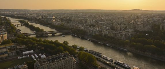 Pogled na Pariz i Seinu