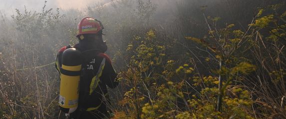 Uzrokovali požar pucanjem iz lovačke puške