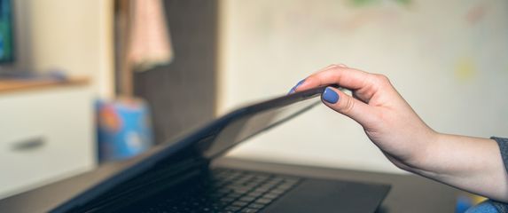 Zatvaranje računala, ilustracija