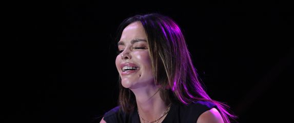 Severina u hlačama modne kuće Dolce & Gabbana na koncertu u Pločama - 7