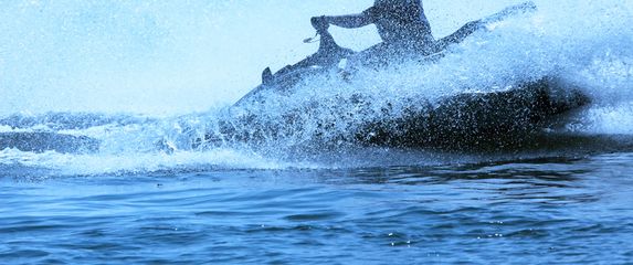 Nesigurna vožnja jet skijem