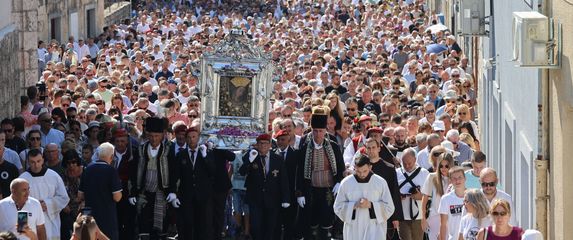 Procesija kroz grad povodom proslave blagdana Velike Gospe u Sinju