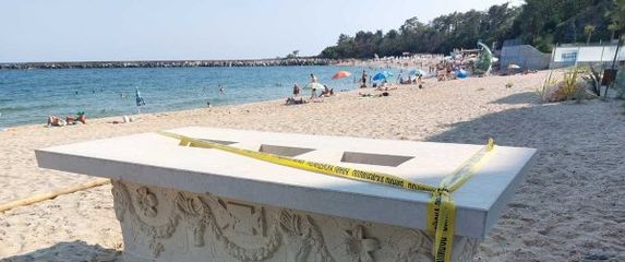 Rimski sarkofag poslužio kao stol na bugarskoj plaži