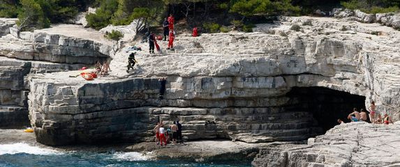 Stijene na pulskoj plaži, ilustracija