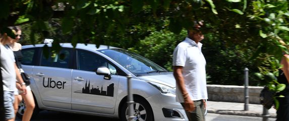 Prosvjed taksi i Uber vozača u Dubrovniku