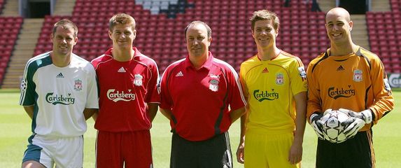 Carragher, Gerrard, Benitez, Alonso i Reina