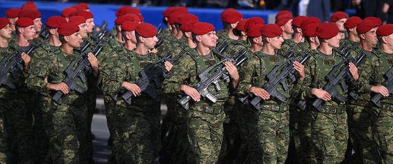 4. gardijska brigada Pauci na mimohodu