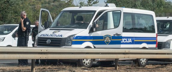 Policija na autocesti, ilustracija