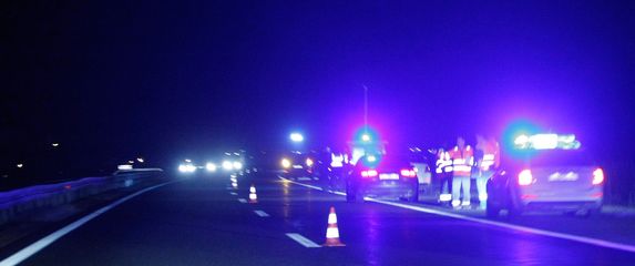 Policija na autocesti, ilustracija