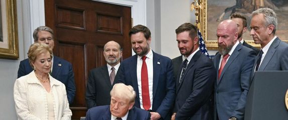 Donald Trump u svojem uredu