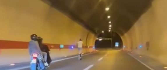 Vožnja romobilom u tunelu