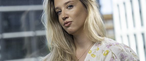 Lažirajte facelift i podignite svaki kut lica bez napora