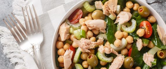 Salata od tune i slanutka