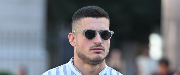 Muškarac sa špice u odličnom, a jednostavnom izdanju