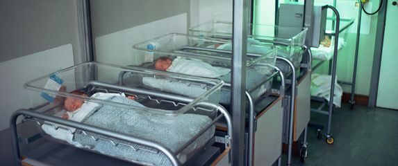 Ilustracija; Novorođenčad u bolnici