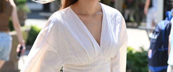 Bijele košulje i bluze popularan su izbor među Zagrepčankama
