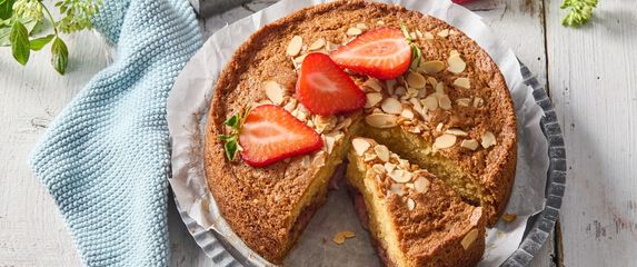 Torta od jagoda i badema