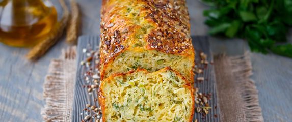 Kruh sa sirom i začinima koji se ne mijesi