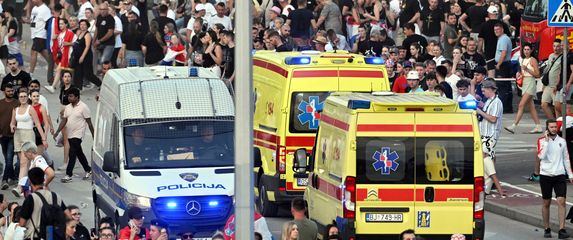 Policija i hitna pomoć na koncertu Marka Perkovića Thompsona
