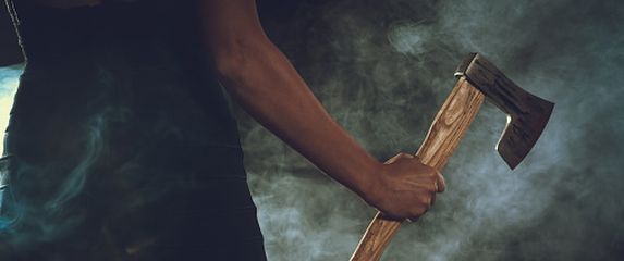 Žena sa sjekirom, ilustracija