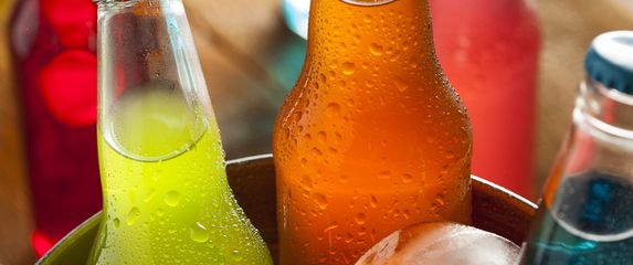 Piće u staklenim bocama, ilustracija