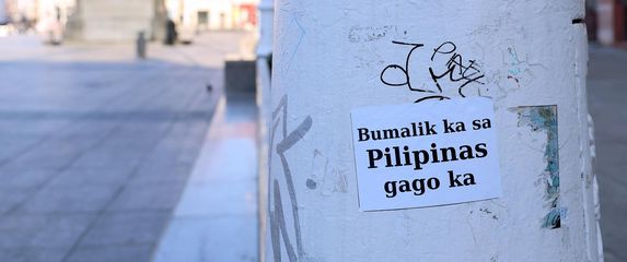 Na zagrebačkom Trgu bana Jelačića pojavila se naljepnica sa zabrinjavajućom porukom