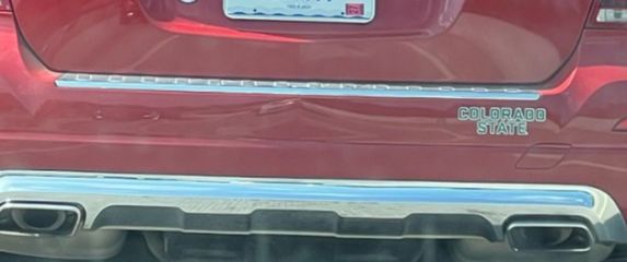 Zadnji branik automobila u SAD-u i registracijska oznaka