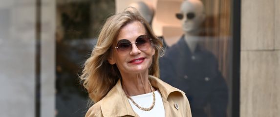 Dama iz Zagreba u mesh balerinkama