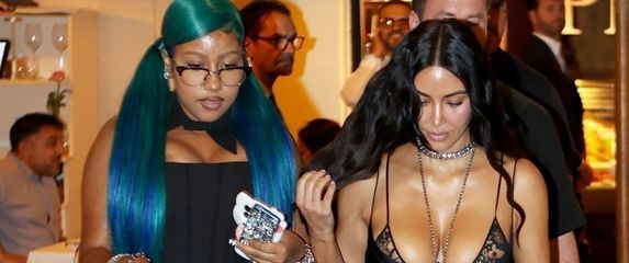 North West i Kim Kardashian u Rimu - 2