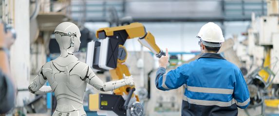 Humanoidni robot u interakciji s radnikom, ilustracija