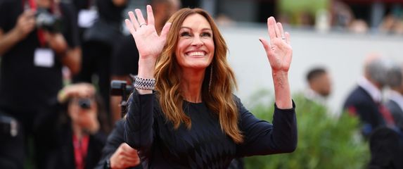 Julia Roberts u Versace haljini u Veneciji