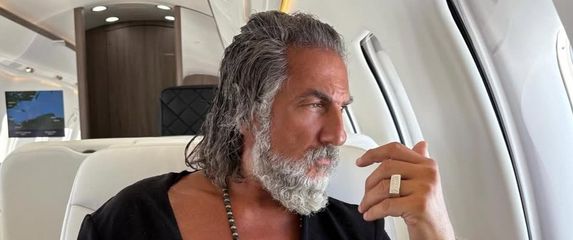 Ilan Tobianah Zeus - 10