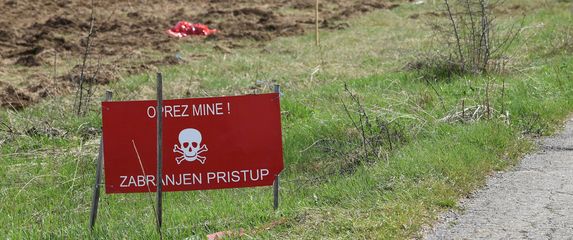 Znak za minsko polje, ilustracija