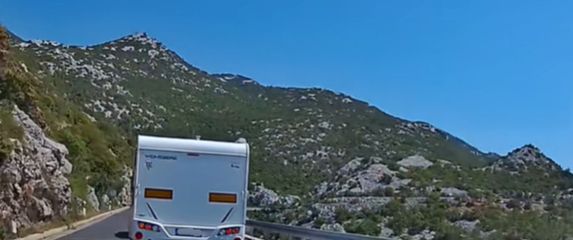 Pretjecanje s kamp prikolicom