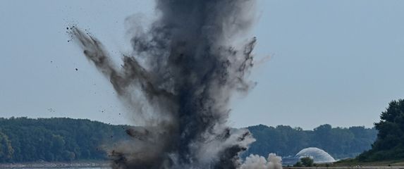 Razbijanje podvodnih stijena eksplozivom u Rumunjskoj