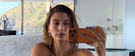Hailey Bieber