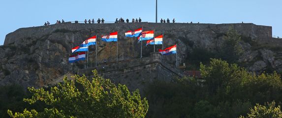 Zastave na Kninskoj tvrđavi